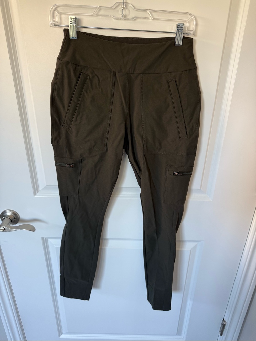 Athleta Headlands Cargo Pants Size 4 Green